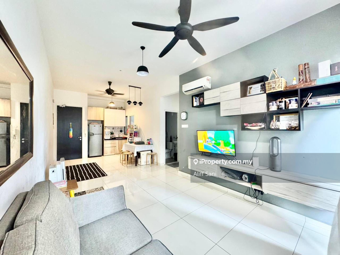 Fully Furnish Renovated Unit
