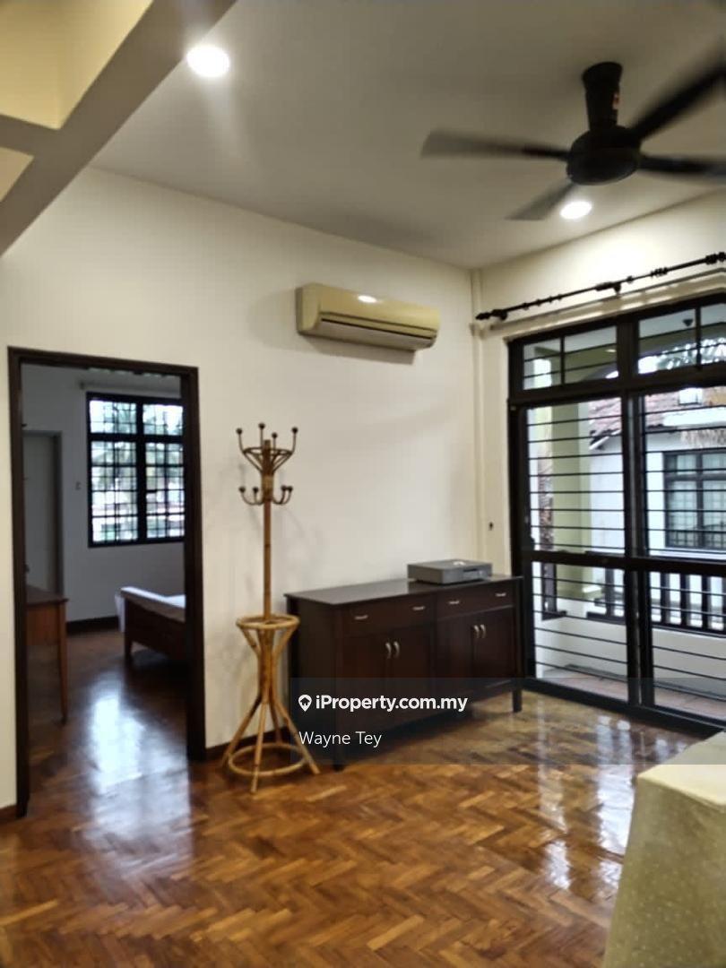 Taman Molek 2 storey terrace house 5 bedrooms for rent Rm3000