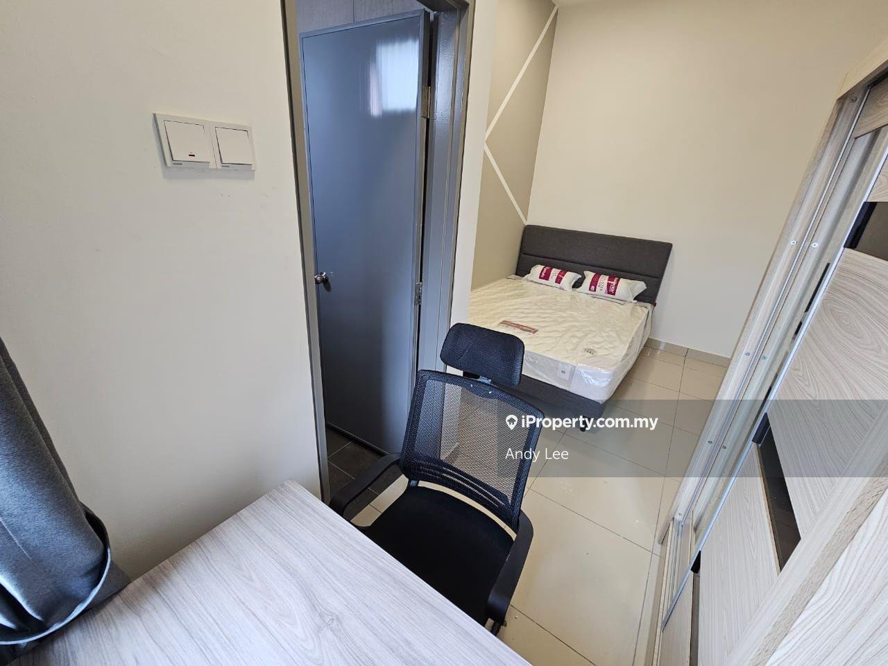 Middle Master Room In Bandar Sunway ( Hot Cake) Cheapest Room