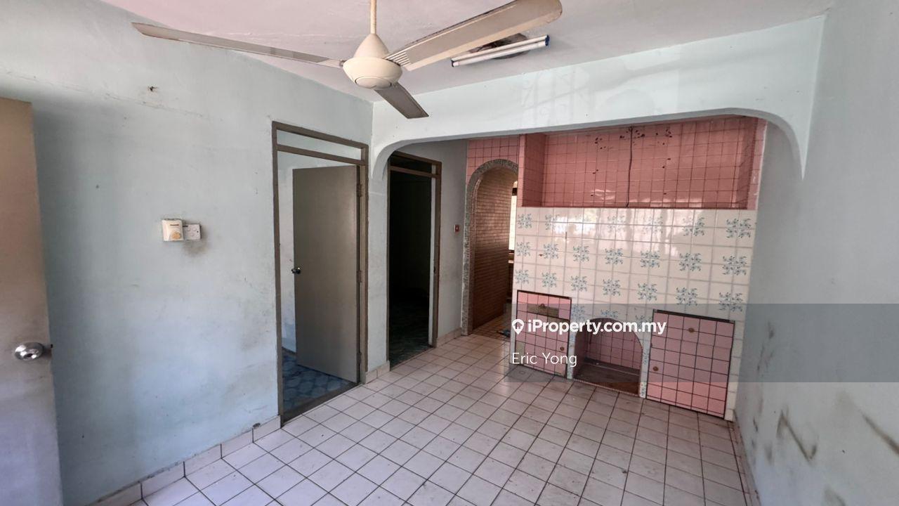 Taman Ungku Tun Aminah Flat for Sale 1st Floor