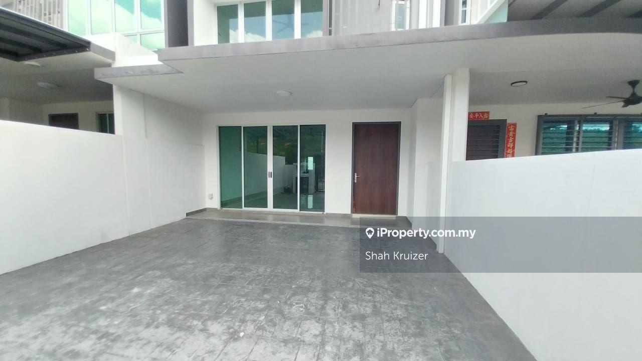 Spacious Terrace in Serenia Adiva, Sepang