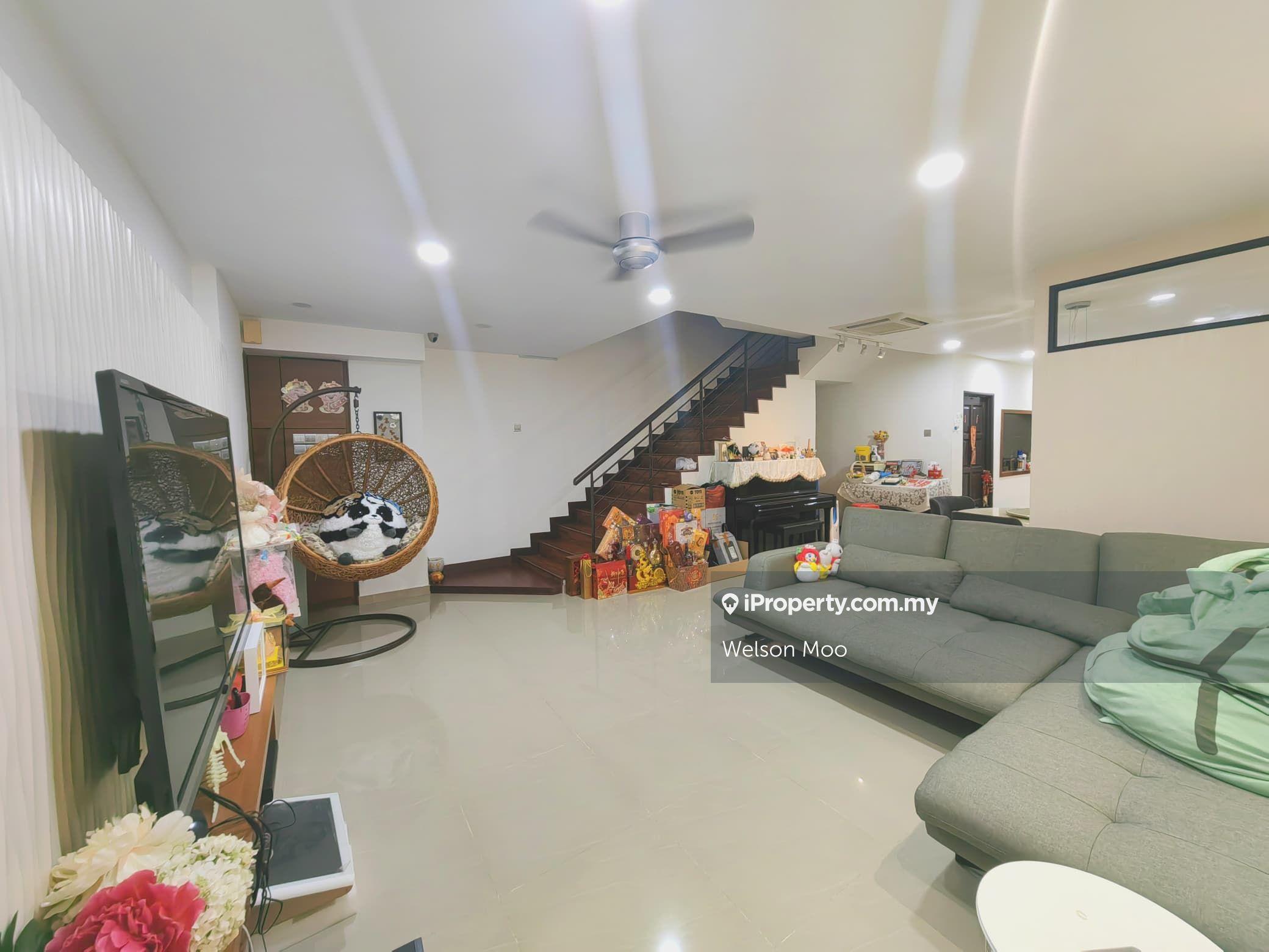 2.5 storey terrace house @ Renovated @ Good condition