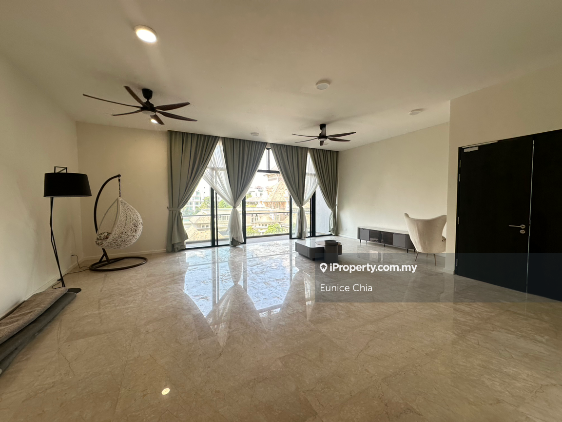 Super cheap ! Freehold ,private lift , super low density