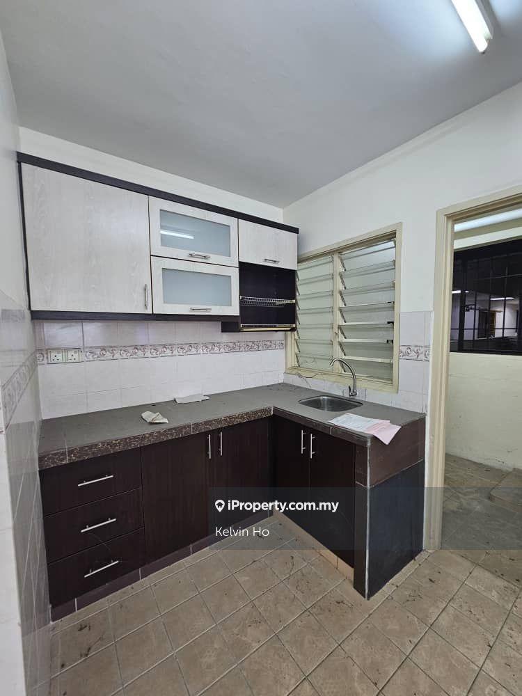 Flora Damansara Corner Unit 3 Bedrooms