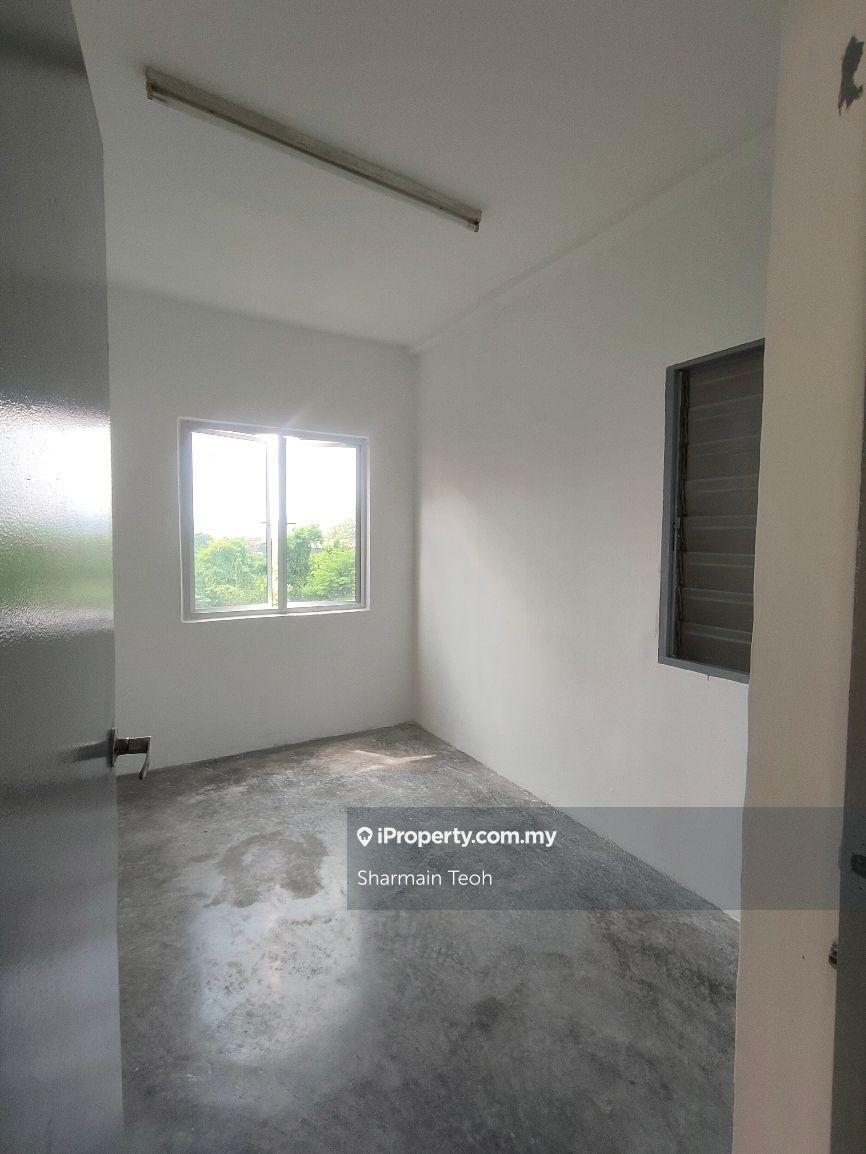 New Paint 3 Room Laman Damai Li Garden  kepong Aeon flat Apartment