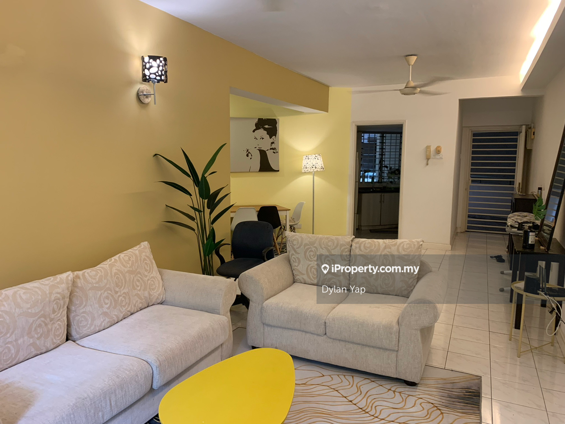 Low floor, renovated unit 