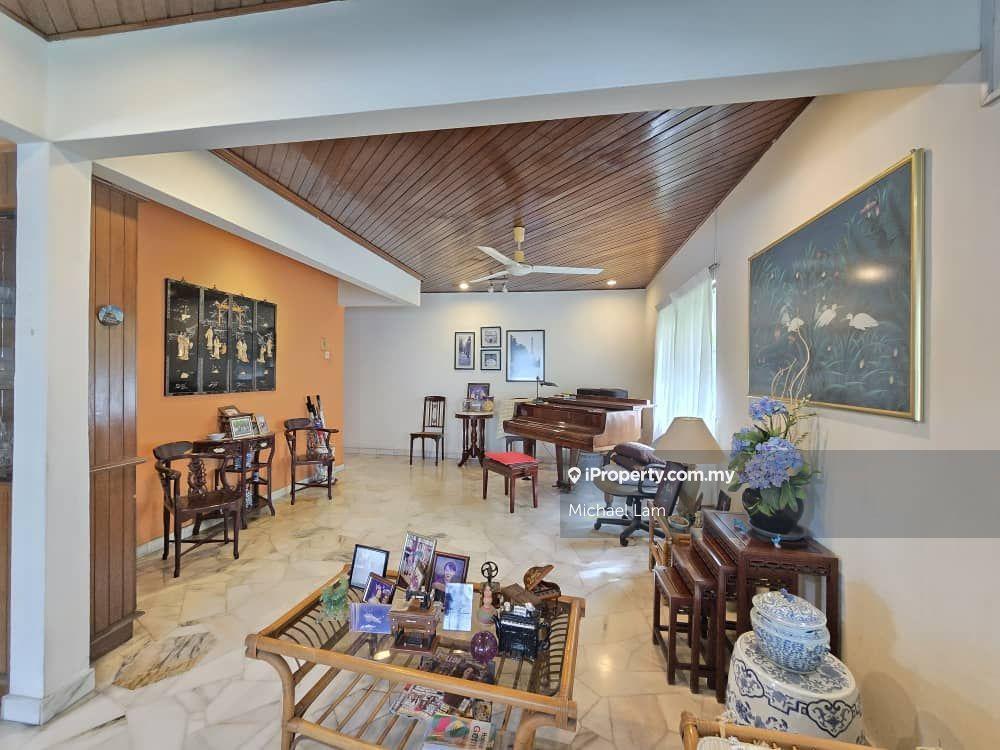 Nice 1 Storey Semi-D for Sale.