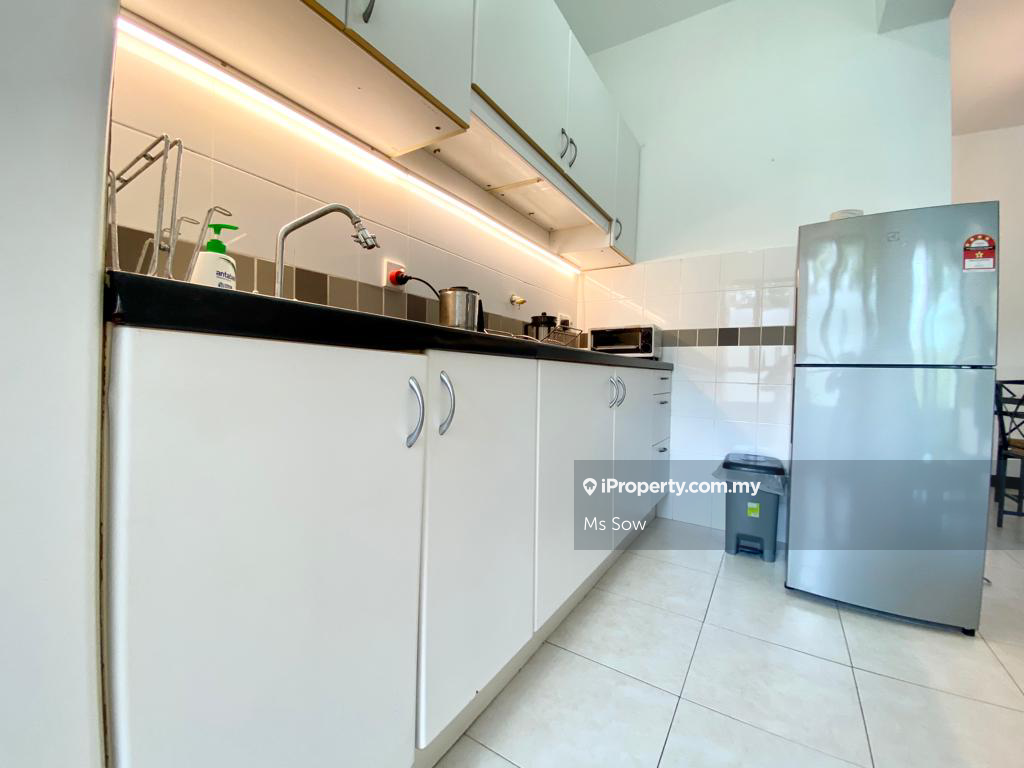 Nadia parkfront condo studio for rent