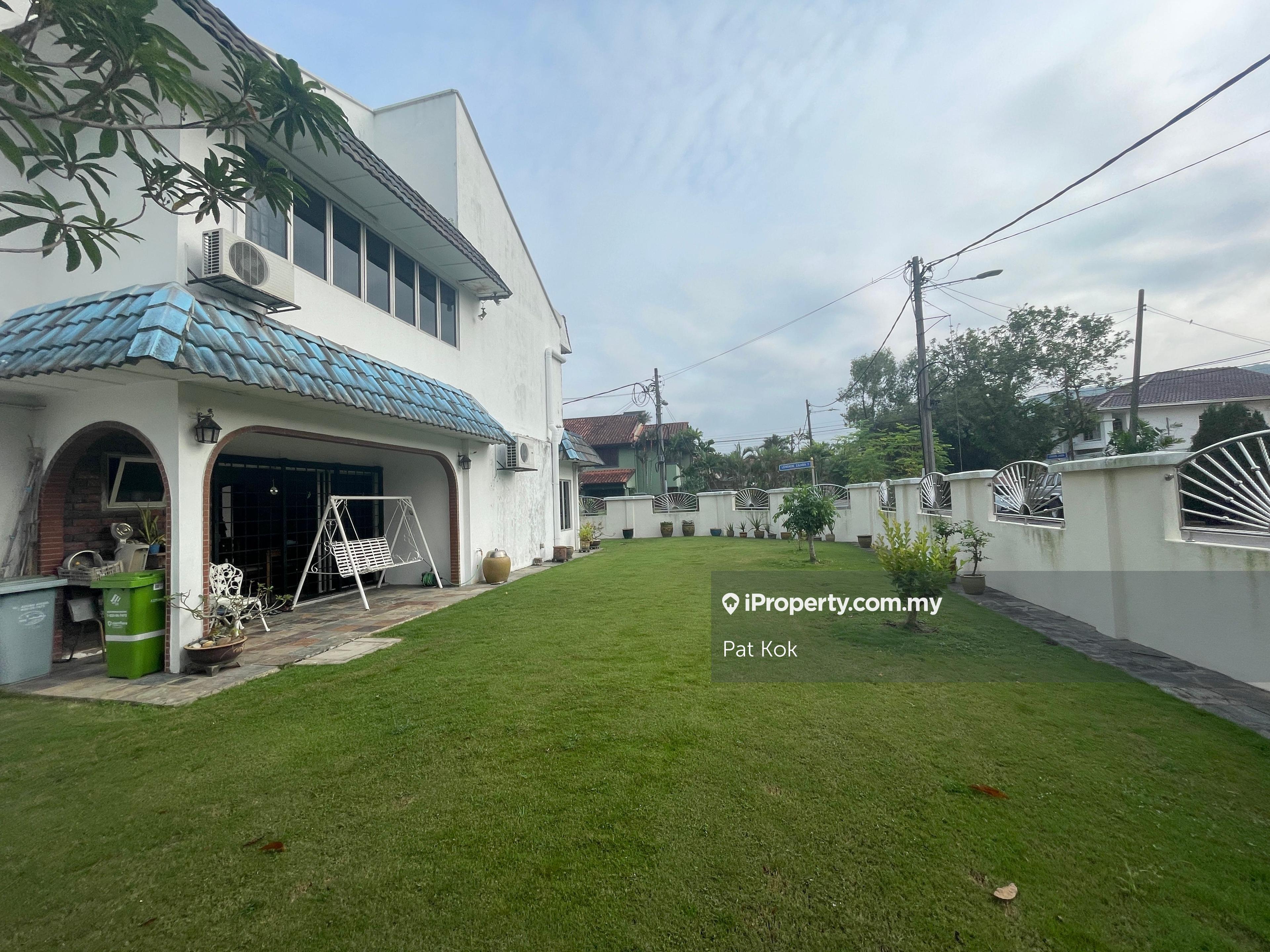 Spacious Semi-D with Great Potential !