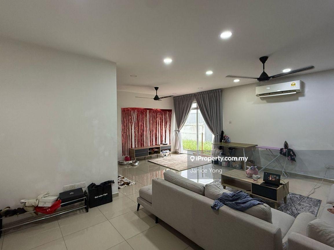 Very Good Condition,Convenient Location