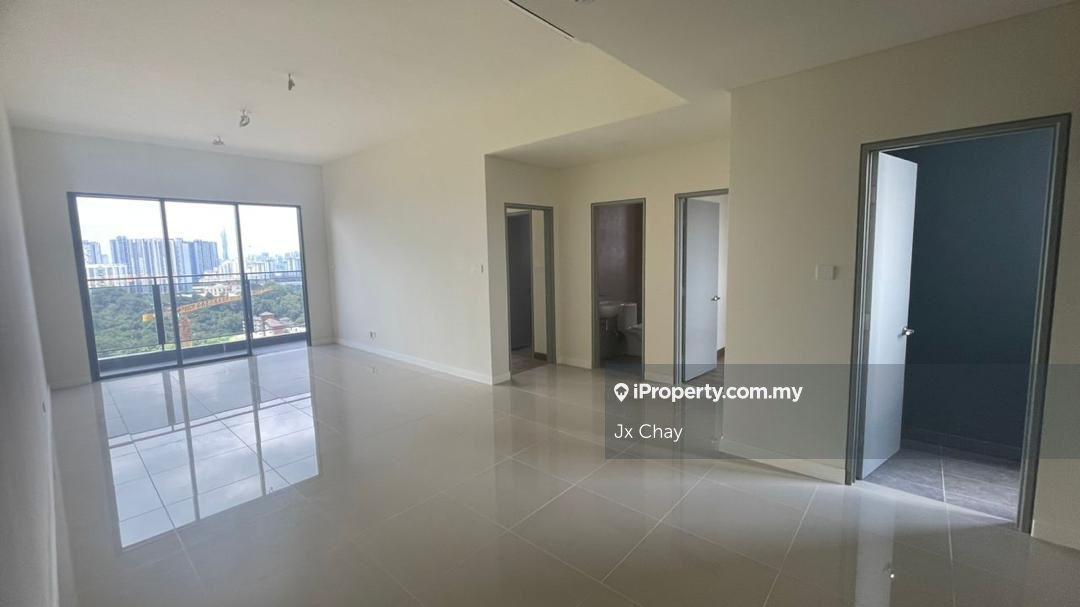 Spacious unit with Dual Key design