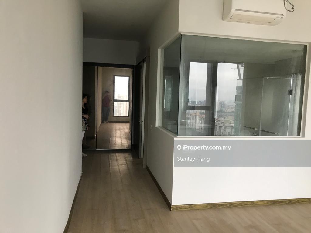 Freehold, 3 Bedroom, Duplex unit