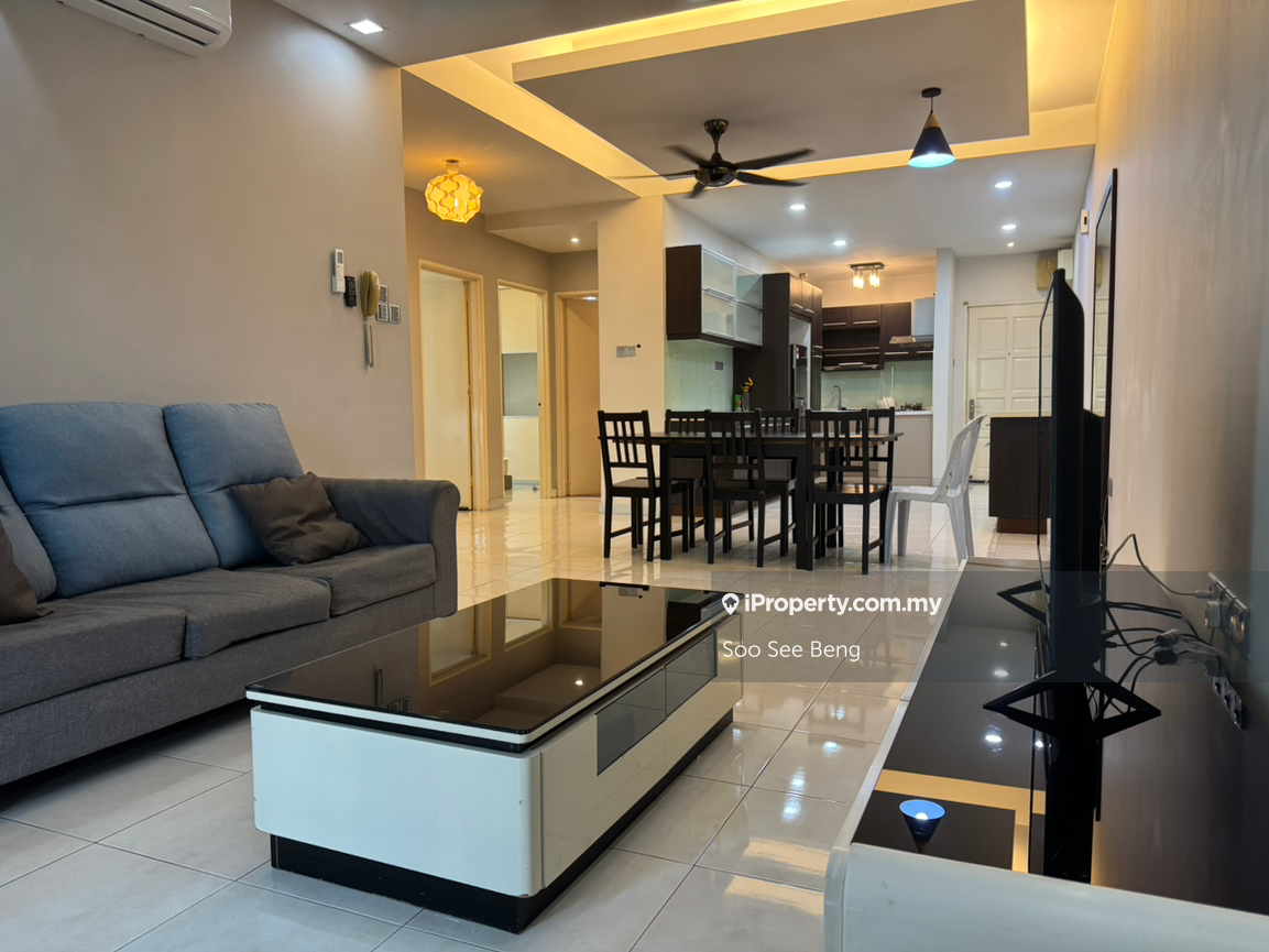 Metropolitan square condo,block E,facing pool