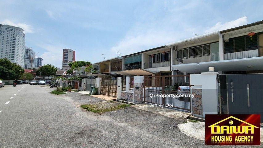 Gerbang Edgecumbe 1500sf Terrace, Pulau Tikus