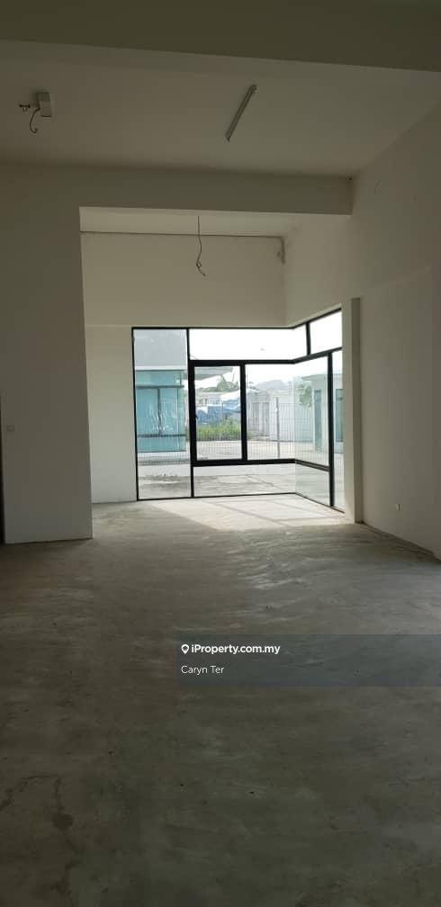 Freehold - International Lot