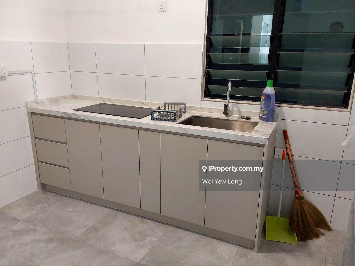 Almost fully furnished new unit with quiet environment 