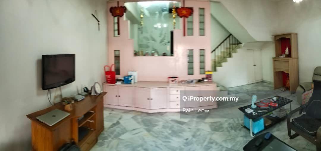 2str Terrace House At Serdang Raya For Rent!