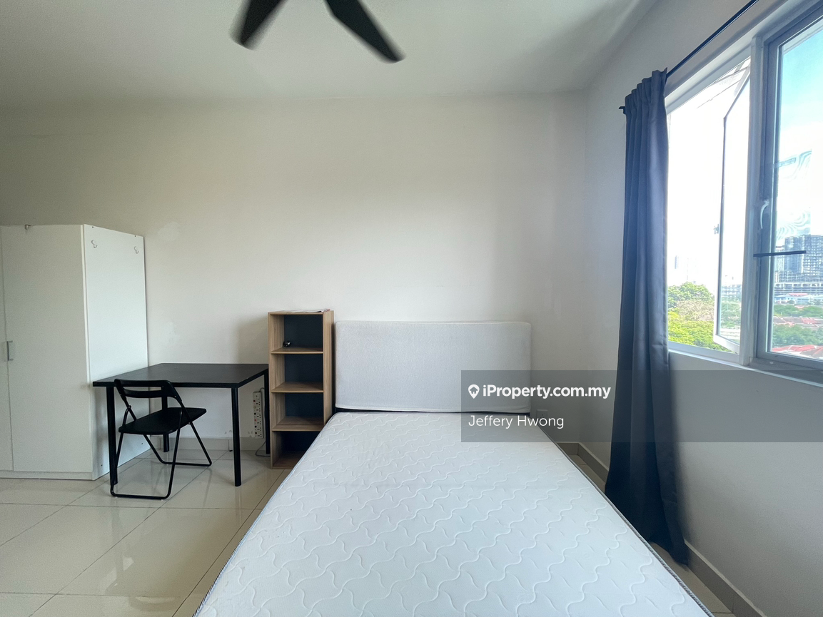 Regina Usj 1 Master Room for Rent