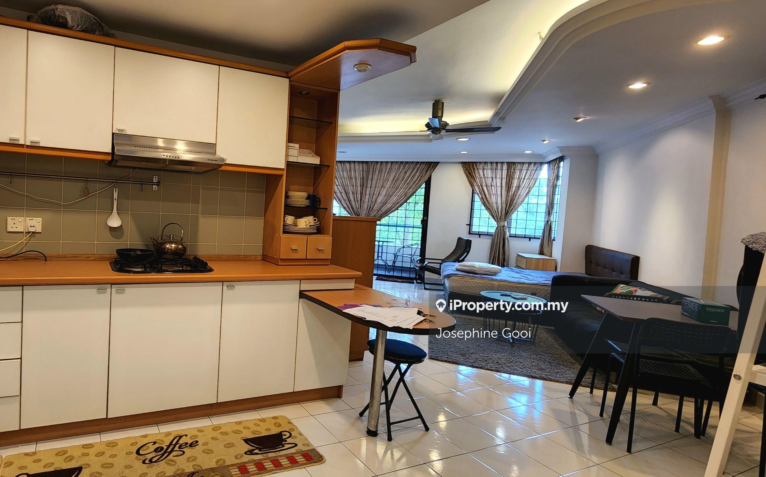 Nicely renovated studio apartment with balcony