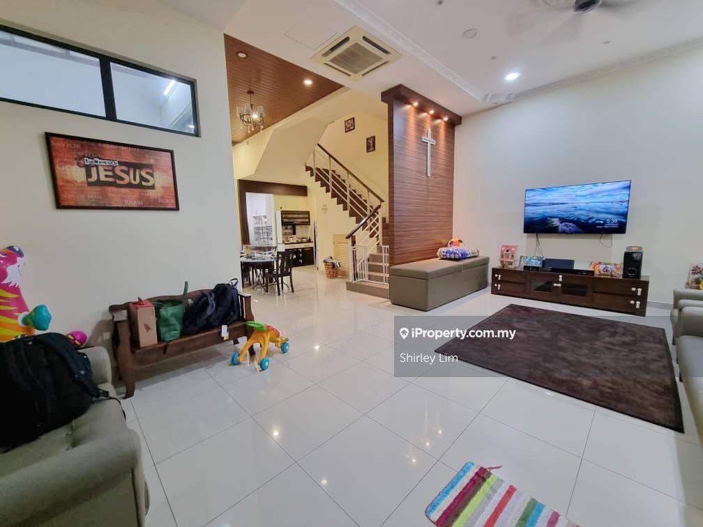 End Lot 3 Storey 35x70, Renovated, Putra Prima Puchong