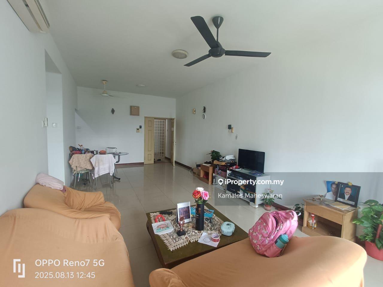 Splendid 3 Room Apartment for Sale in Scott Sentral