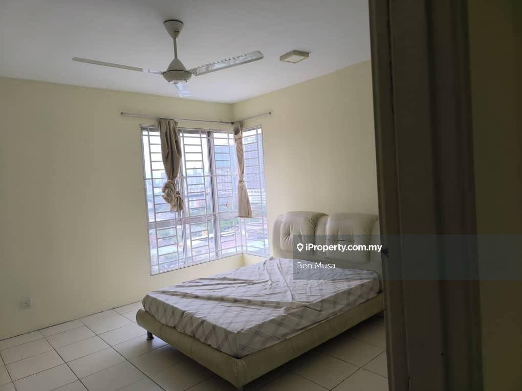 Spacious unit! Viewing Anytime!