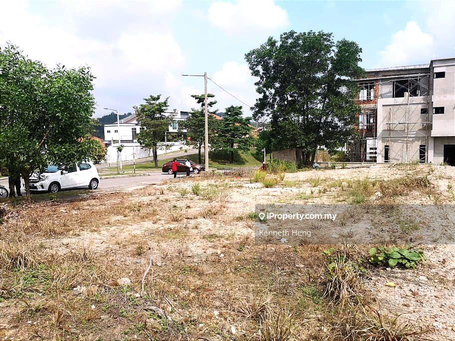 Adjoining Unit, High Ground Lot