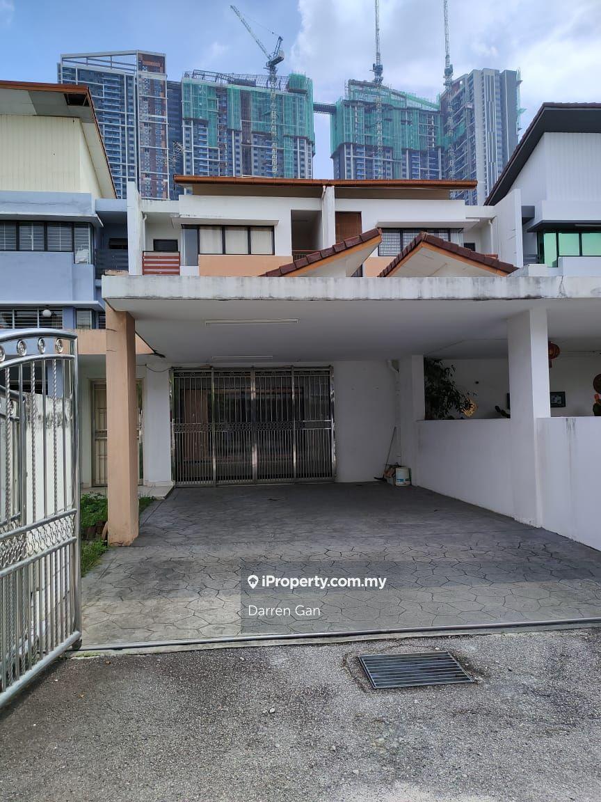 Three Storey Super Link House with lift access (Neigotiable)