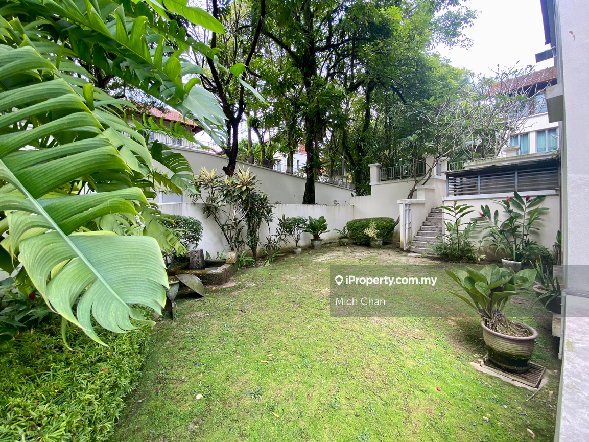 Corner 3 storey house with Big land 