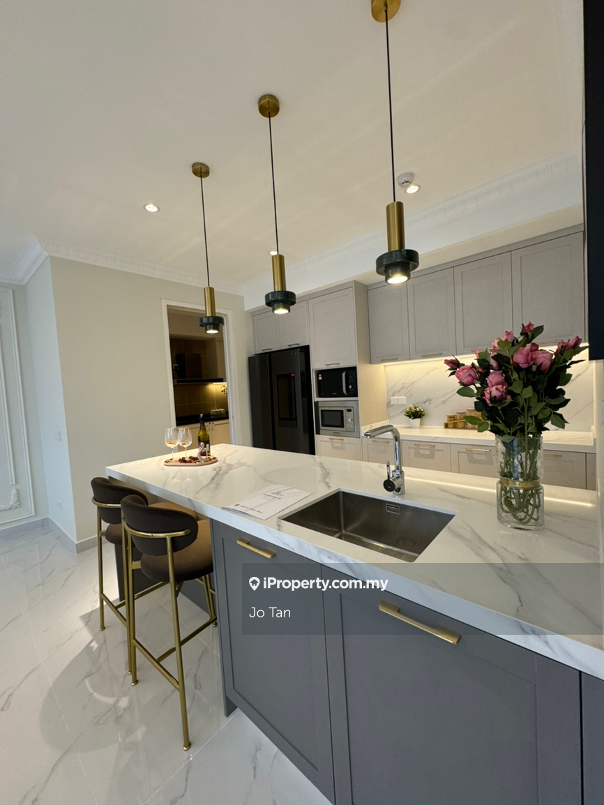 Brand new condo & promo for special deal 