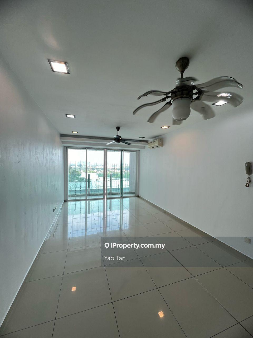 Freehold walking distance to LRT Station & Well-kept
