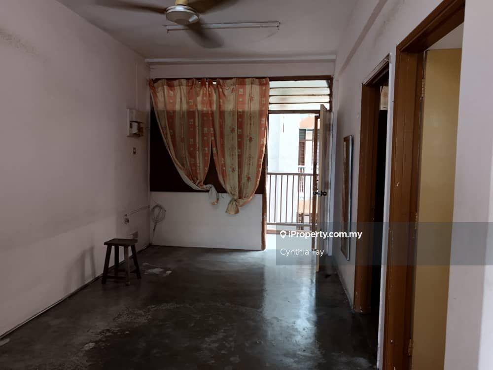 Lobak Pangsa apartment at 4th floor below rm60k for sale
