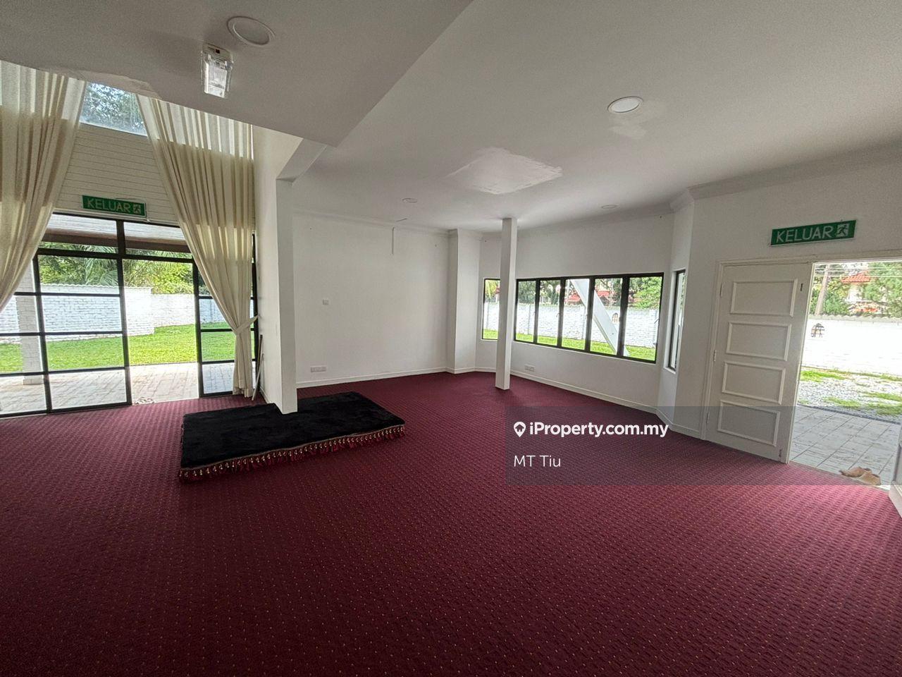 Actual unit / Renovated / Big land size house