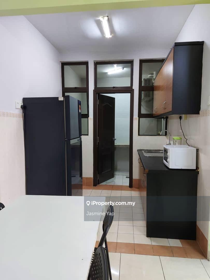Walking distance to One Utama, MRT & LRT 3 station