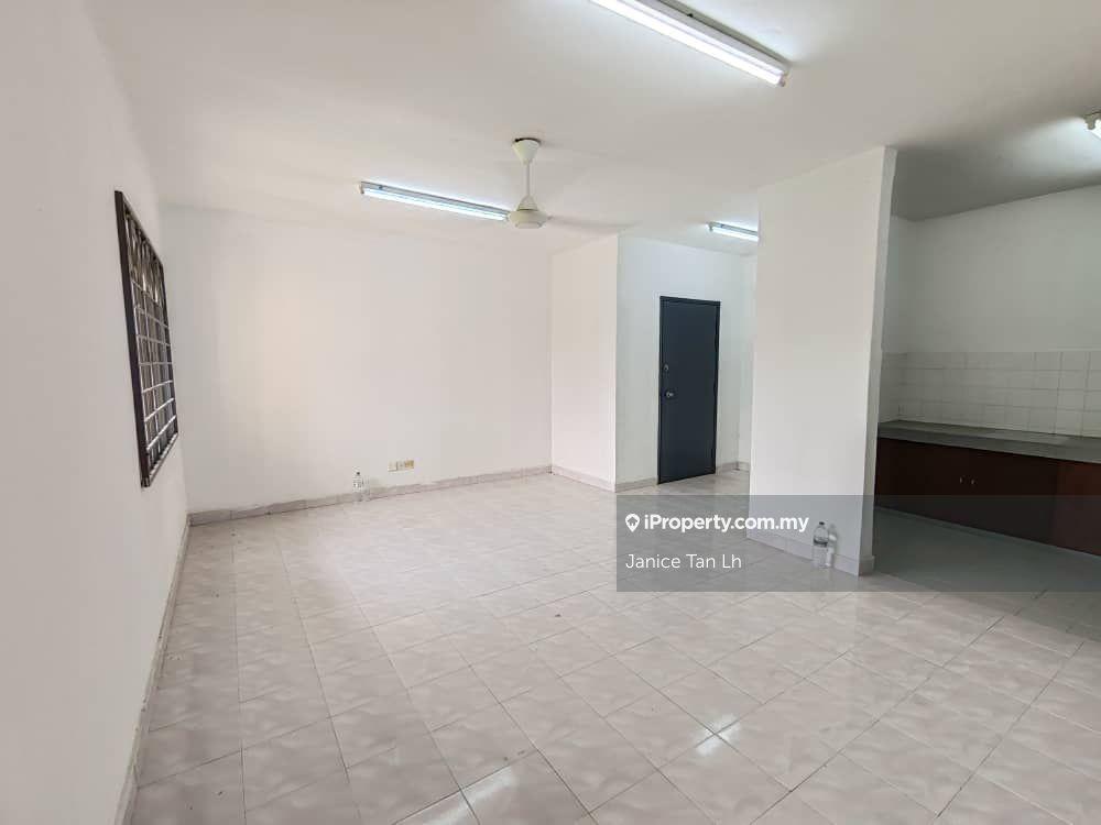 Apartment Teluki Low Floor, Well maintained, Freehold