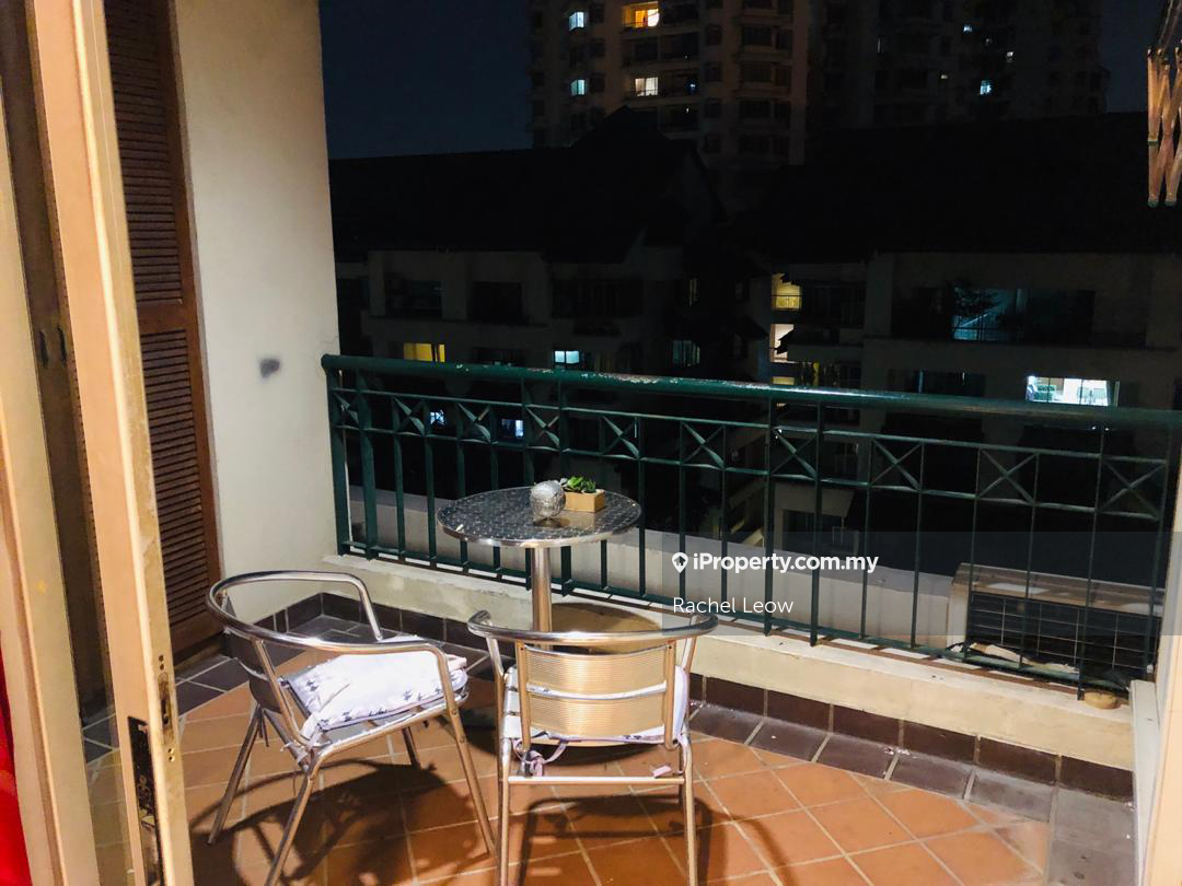 Lowrise 2 plus 1 bedrooms, overlooking pools and cascades