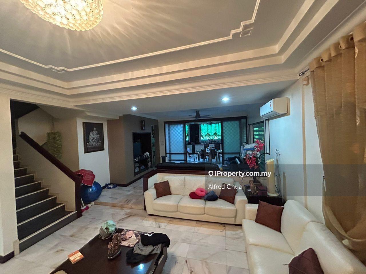 Strategic Location, Big Land Size Bungalow @ Bdc, Kuching.