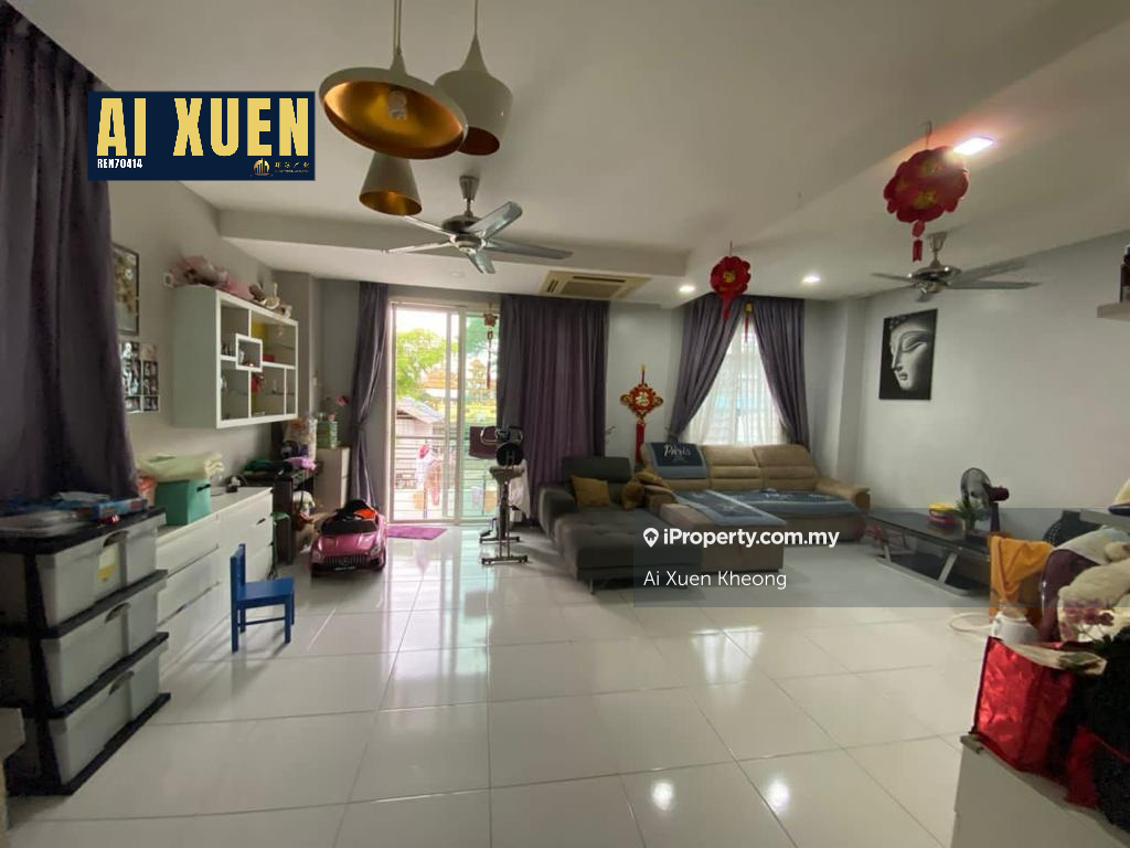Three Storey Terrace House End Lot @ Taman Seri Ara