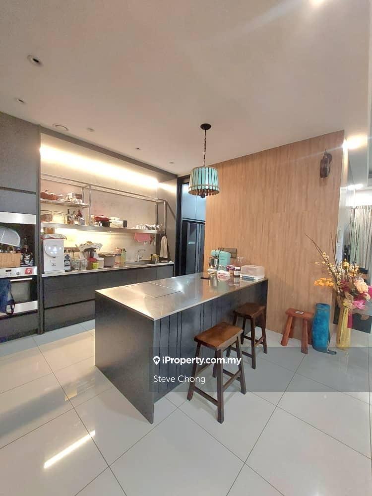 Rare unit, spacious, cozy environment, lush greenery, value buy