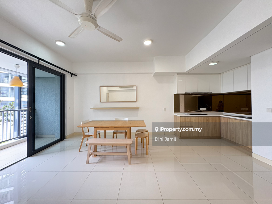 Bright 2 bedrooms apartment, with utility room and storage