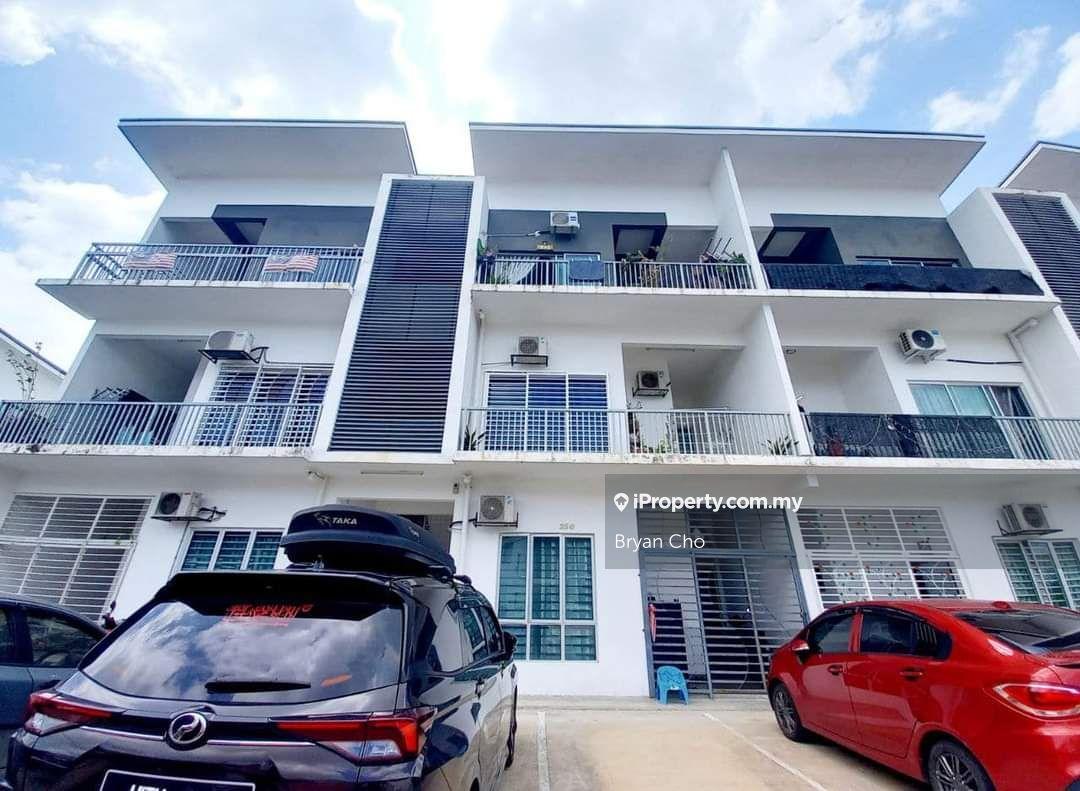Taman Pelangi Semenyih 2 Townhouse 100% Loan Low depo 1100 sf