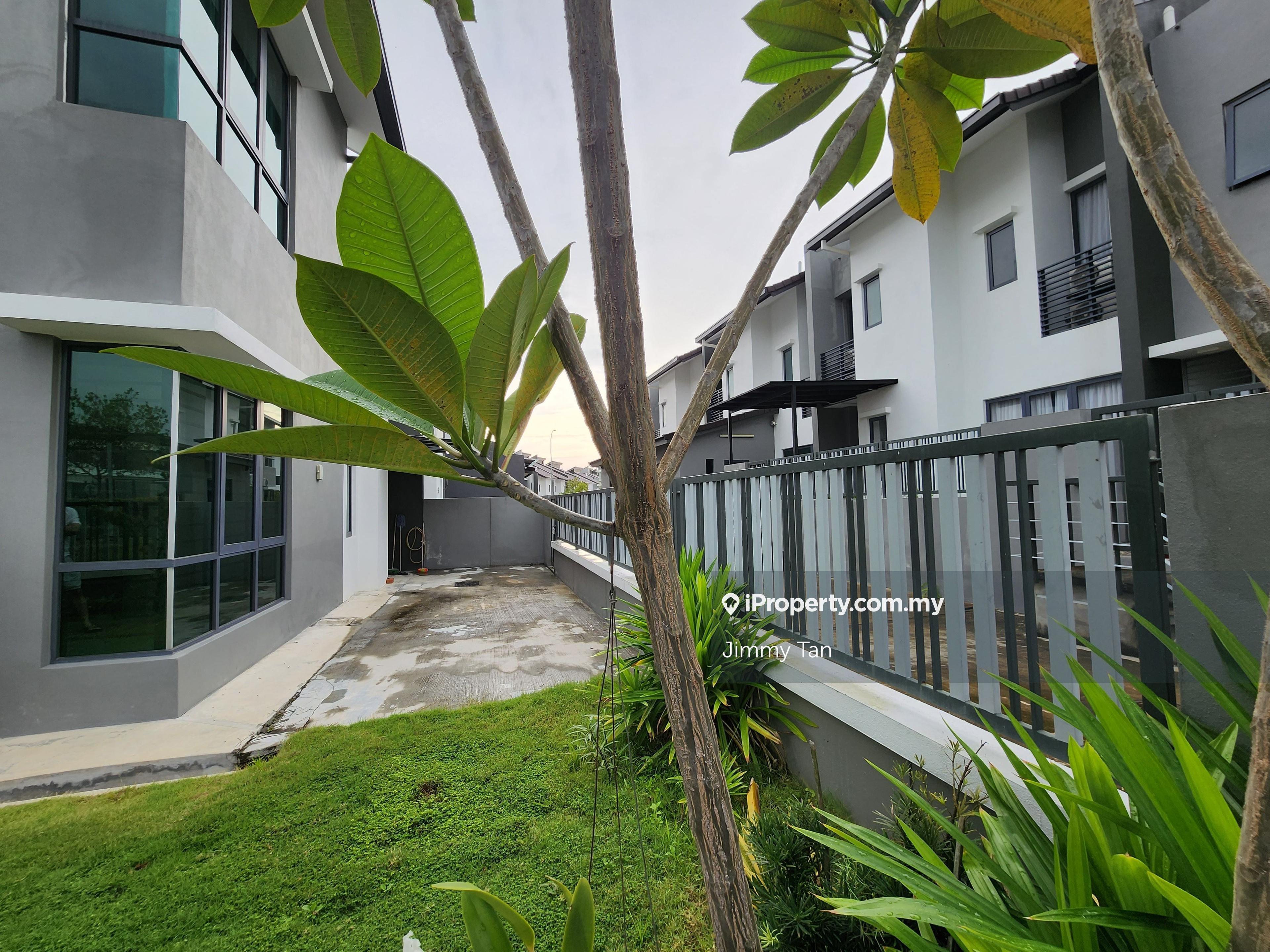 Hermingway corner lot Fully renovated and fully furnished