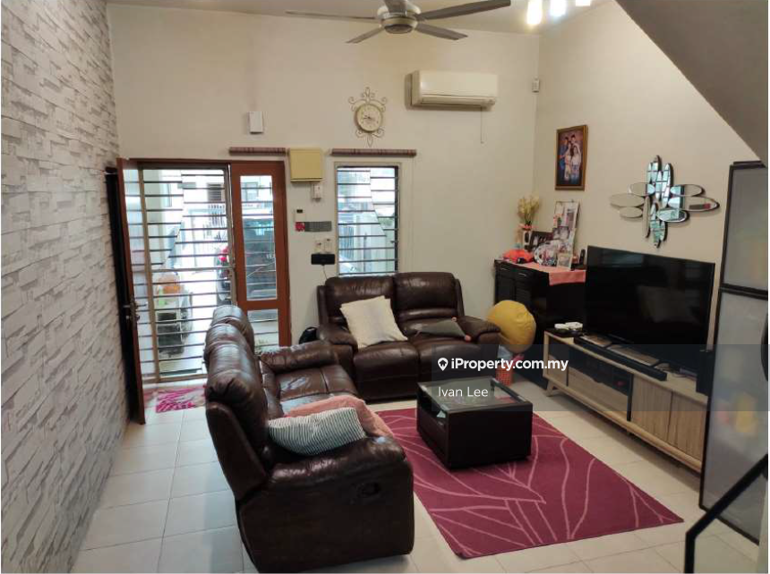 Corner lot! Very Nice! Well Kept!