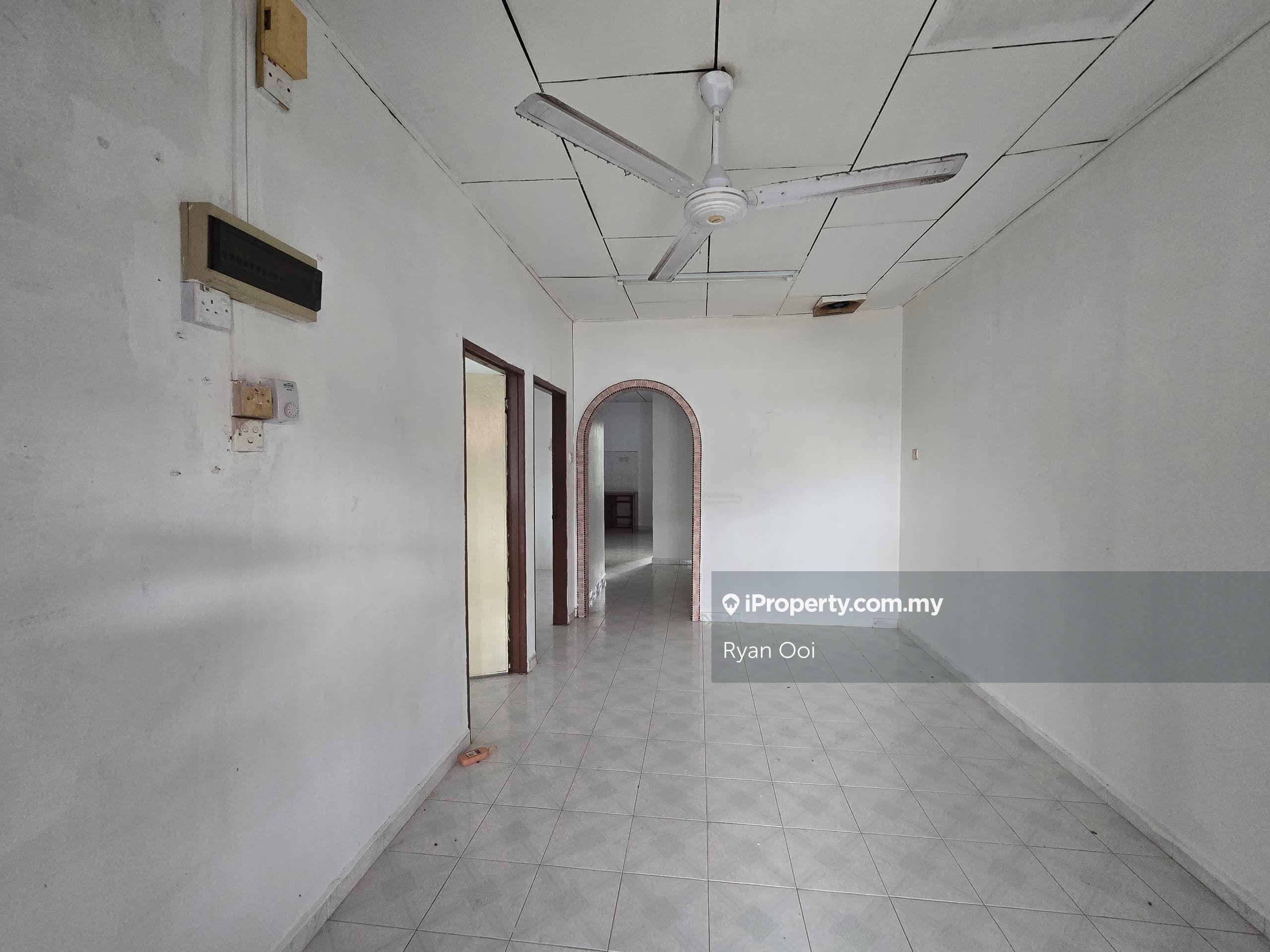 1 Storey Terrace Corner Lot For Sale, Near Lotus's Mergong