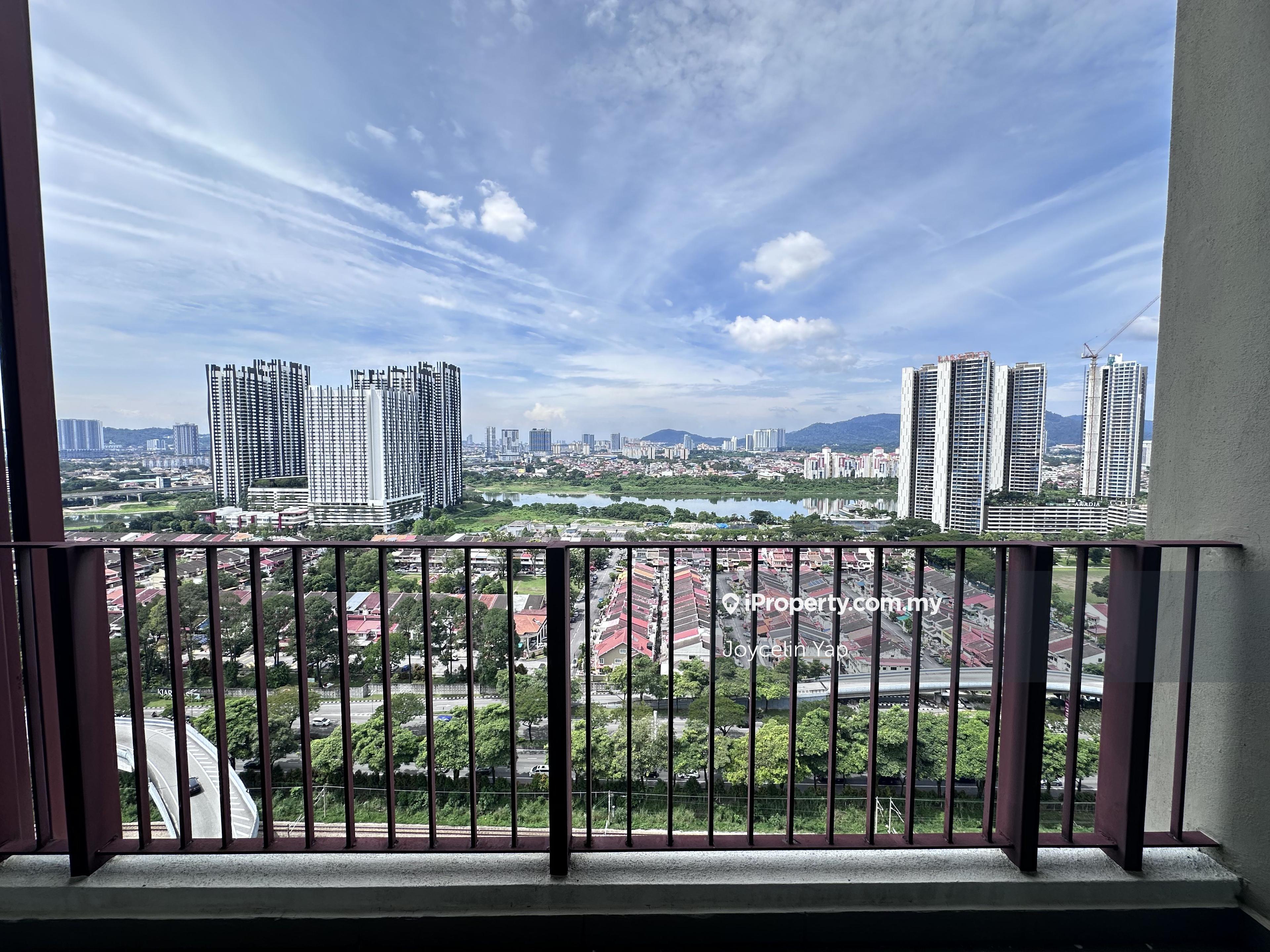 Vacant and Good Condition Unit . High Floor