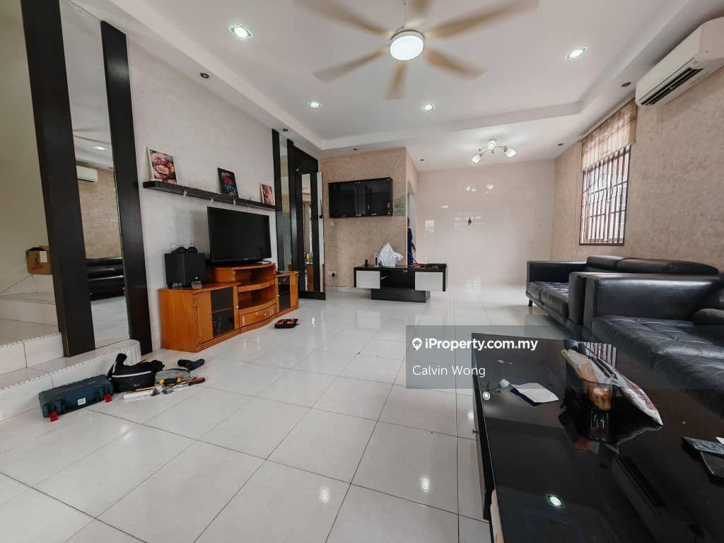 Corner Lot with 20ft land, fully furnished unit