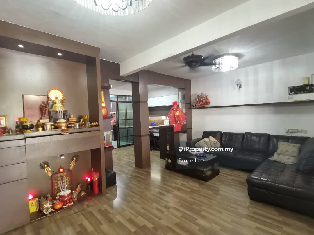 Renovated and extend Double Storey Terraces House ,Taman sultan