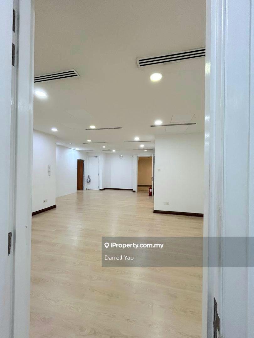 Strategic location unit in KLCC for sale, negotiable. 