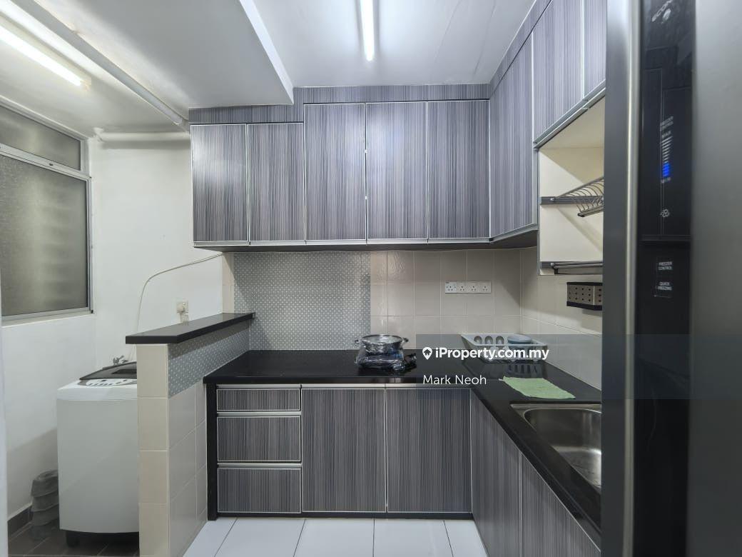 Worth To Rent - Newly Painted - New Furniture - 2 Carpark