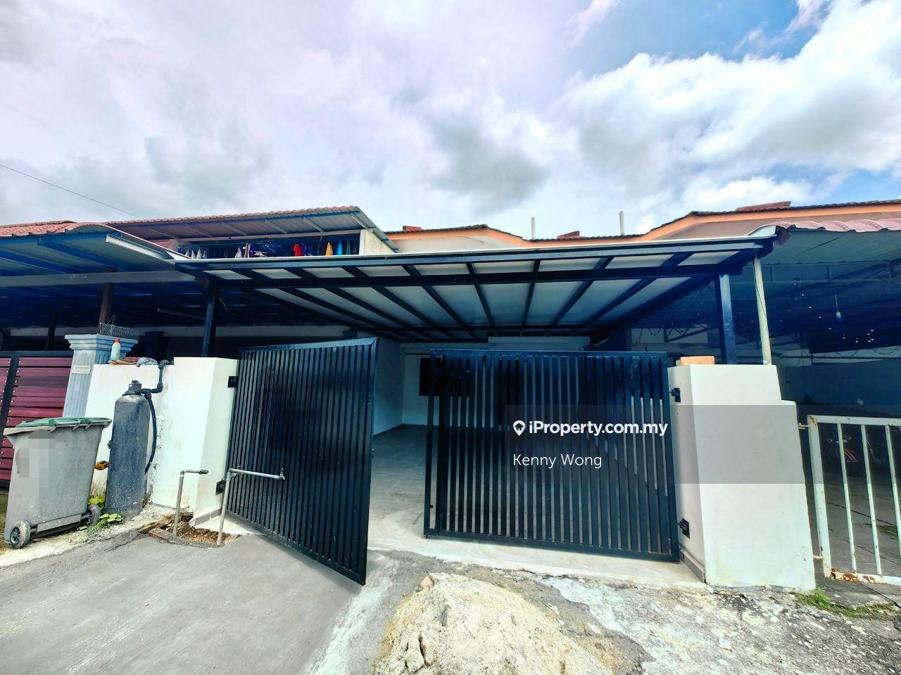 Freehold double storey landed house renovated at taman nusantara